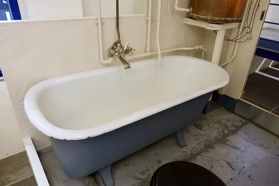 Bathtub faucet and bathroom fixtures